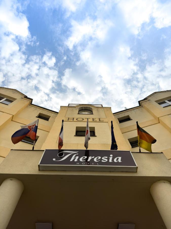 Hotel Theresia Kolin Luaran gambar